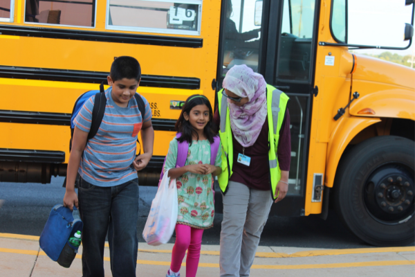  U-46 staffer helps kids getting off bus 